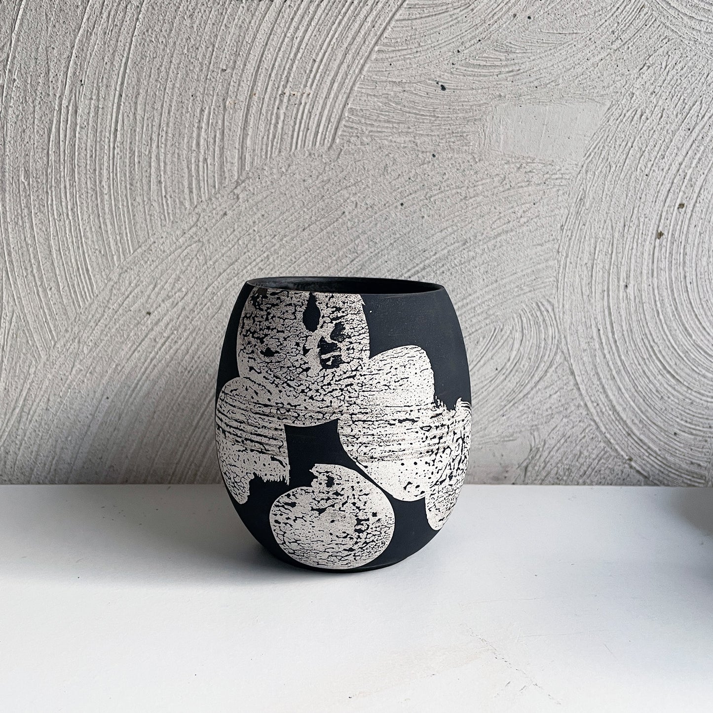 NEW! Vase Black/White