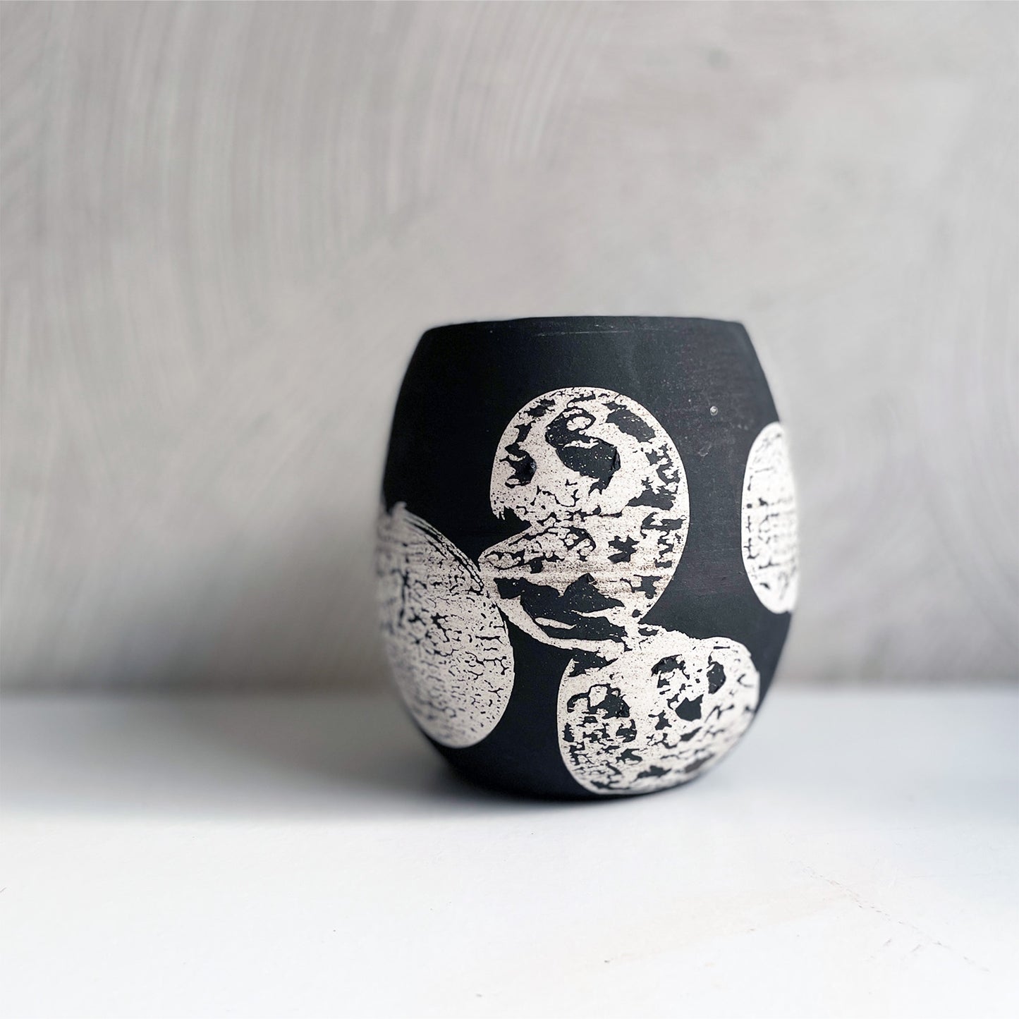 NEW! Vase Black/White