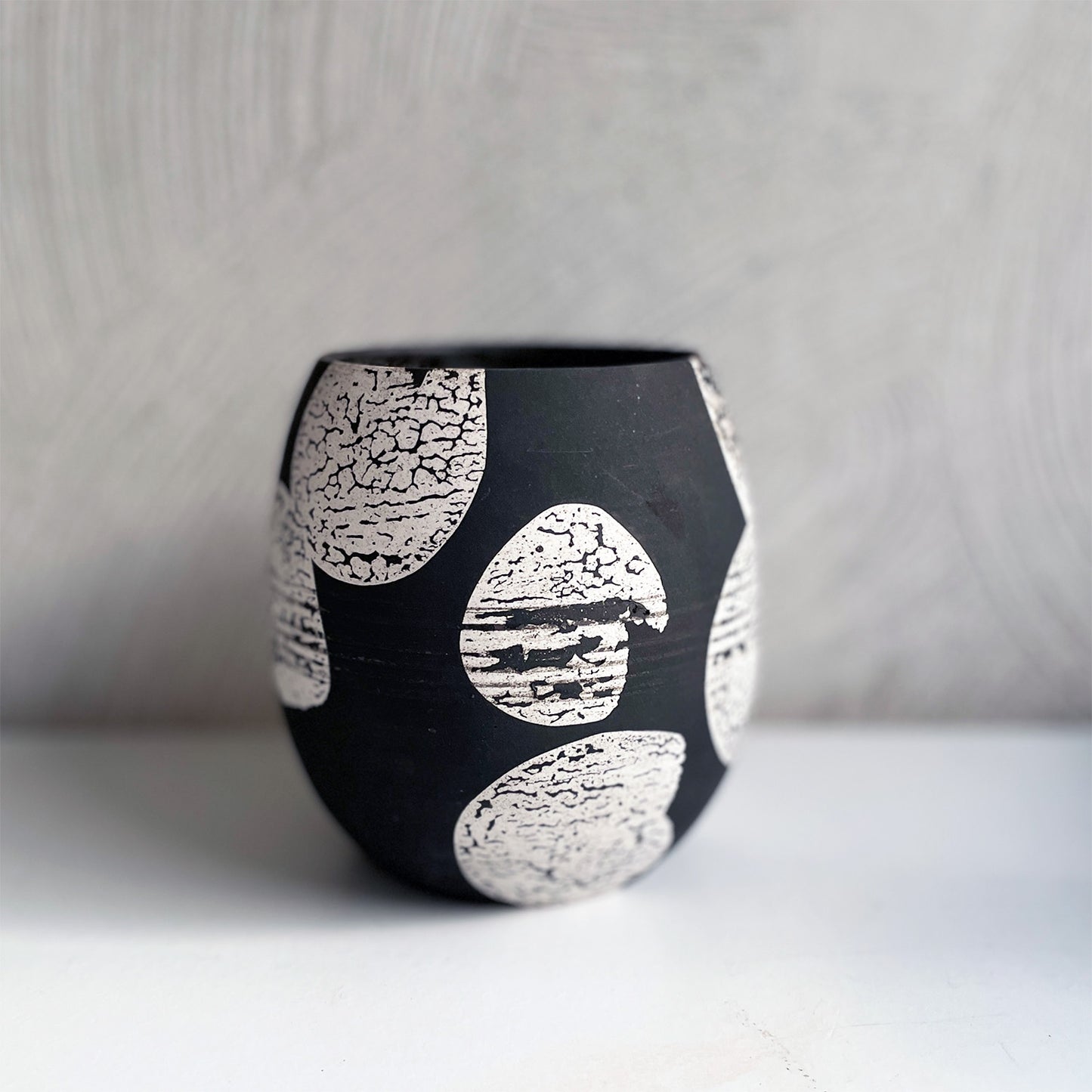 NEW! Vase Black/White